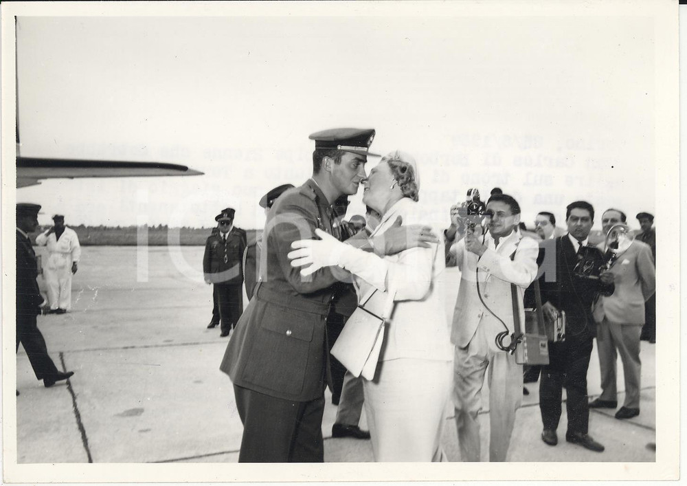 Fotografia d epoca originale 1959 TORINO Juan Carlos I di SPAGNA accolto dalla zia Maria Cristina Foto 18x13 1