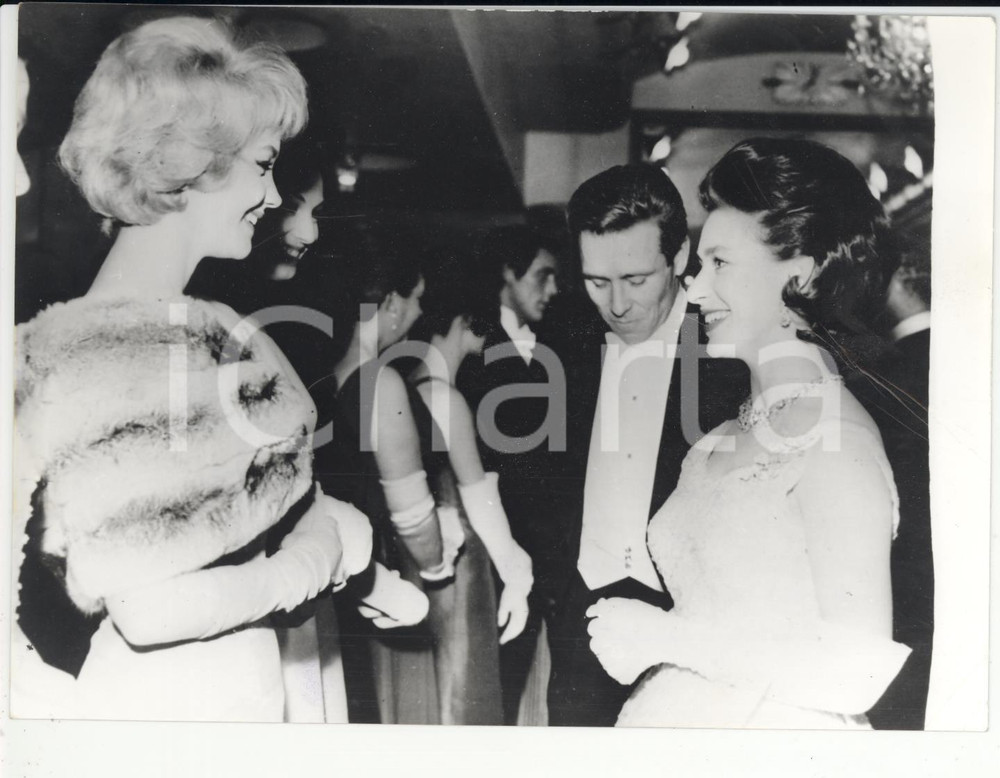 Fotografia d epoca originale 1963 LONDON Rosanna SCHIAFFINO Liselotte PULVER at Sammy going South premiere 1