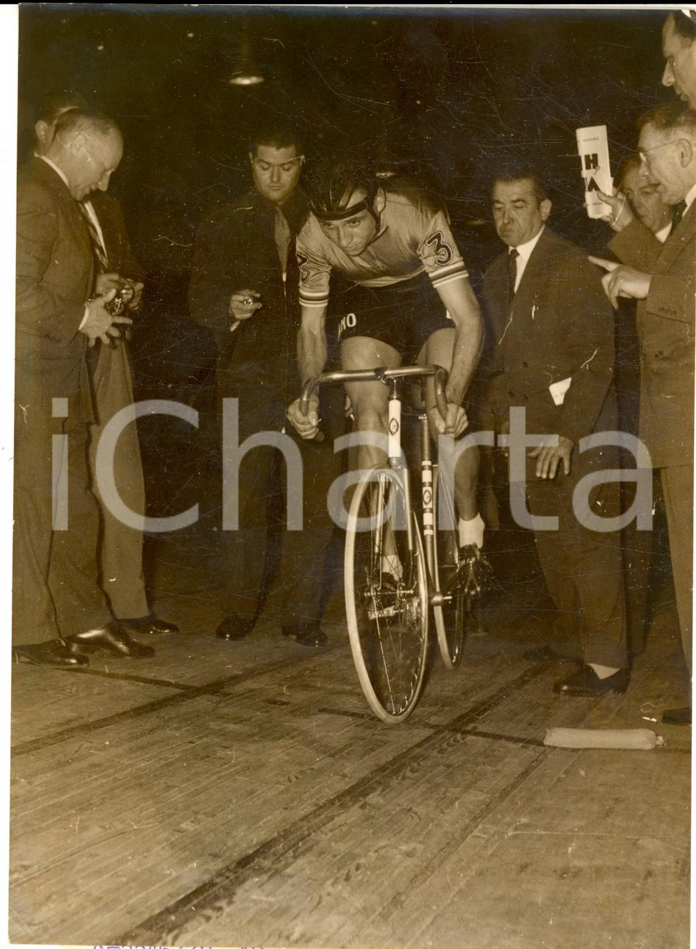 Fotografia d epoca originale 1957 CICLISMO PARIS PALAIS DES SPORTS Debutto Ercole BALDINI tra professionisti 1