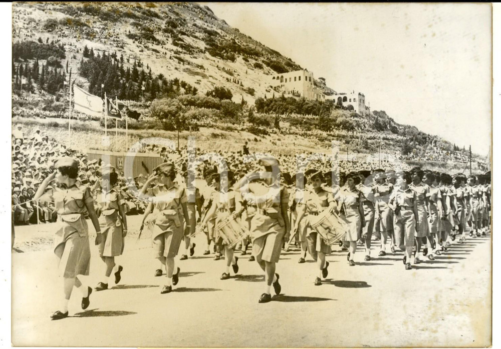 Fotografia d epoca originale 1960 HAIFA 12Â° Anniversario Stato di Israele  Parata fanteria femminile Foto 1