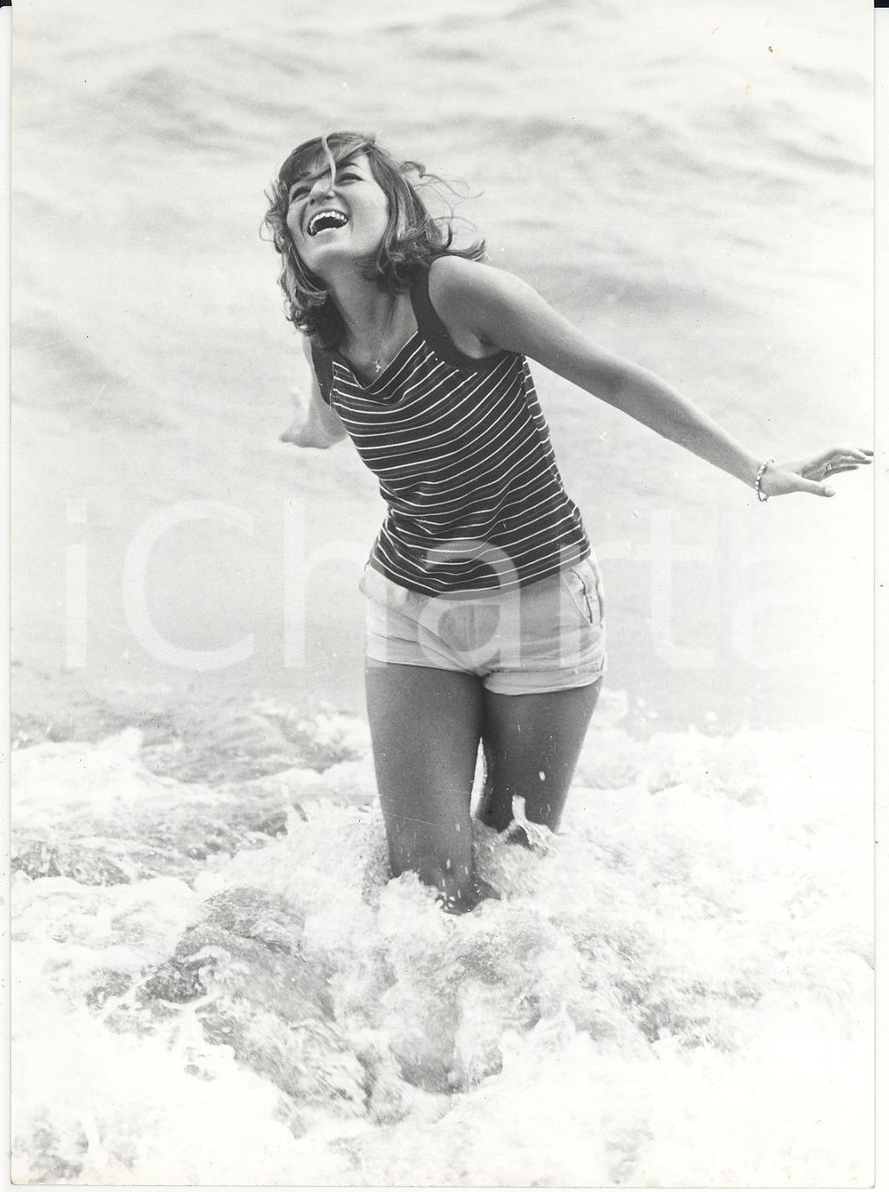 Fotografia d epoca originale 1967 TEATRO Ritratto di Livia GIAMPALMO in vacanza al mare Foto 13x18 cm 1