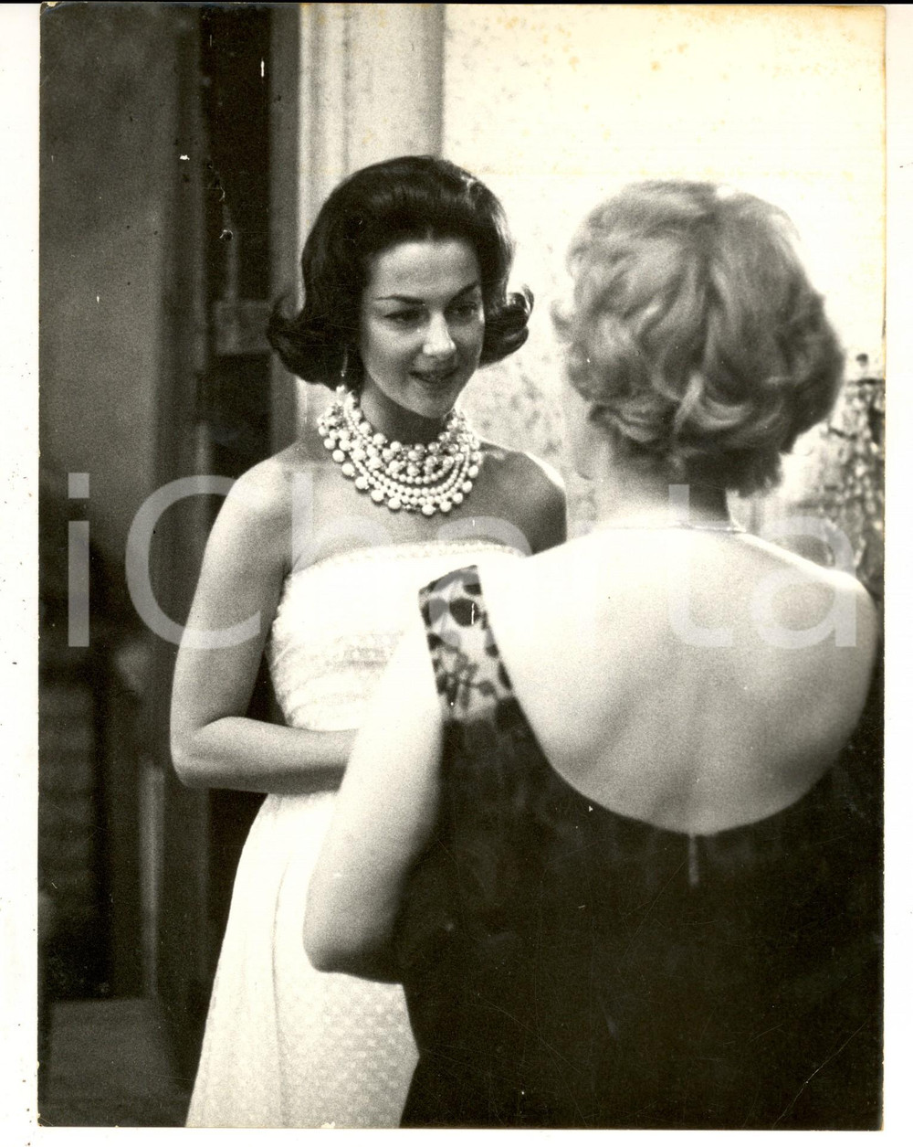 Fotografia d epoca originale 1960 ca MILANO Contessa Consuelo CRESPI a una serata di gala  Foto 18x24 cm 1
