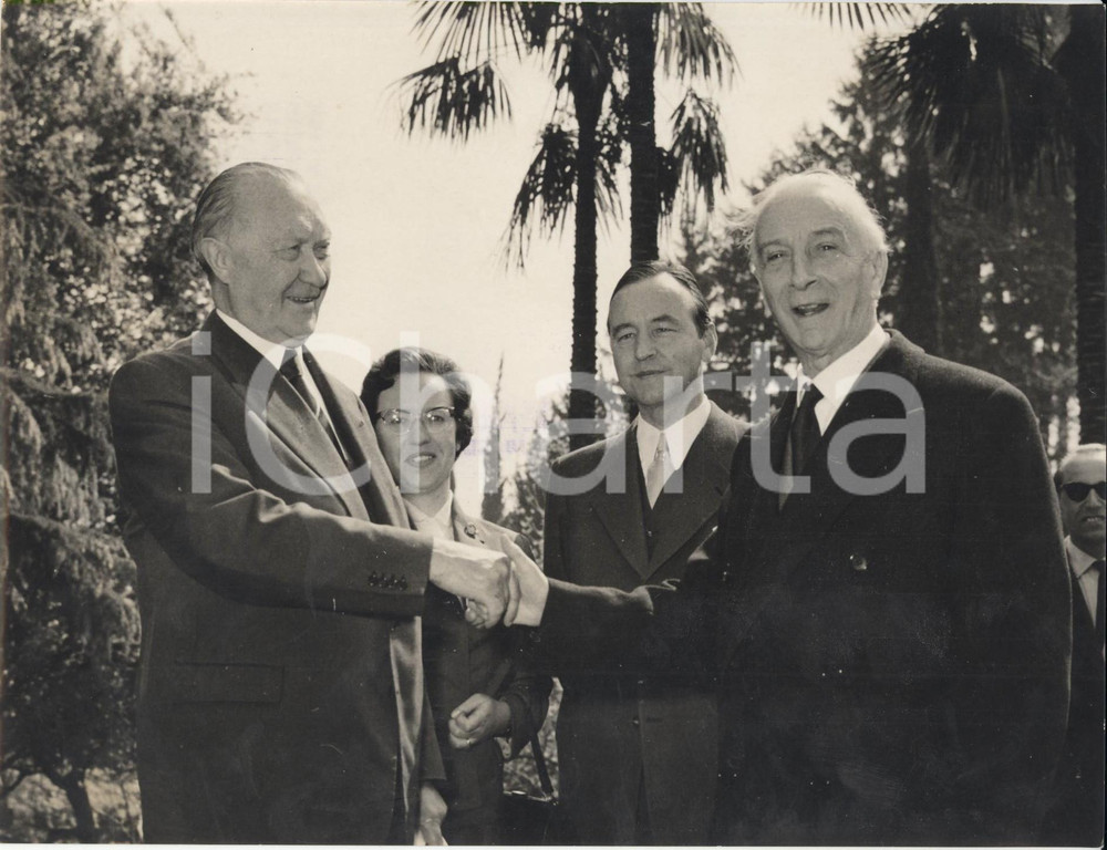 Fotografia d epoca originale 1959 GRIANTE DI CADENABBIA  Antonio SEGNI riceve Konrad ADENAUER Foto 24x18 cm 1