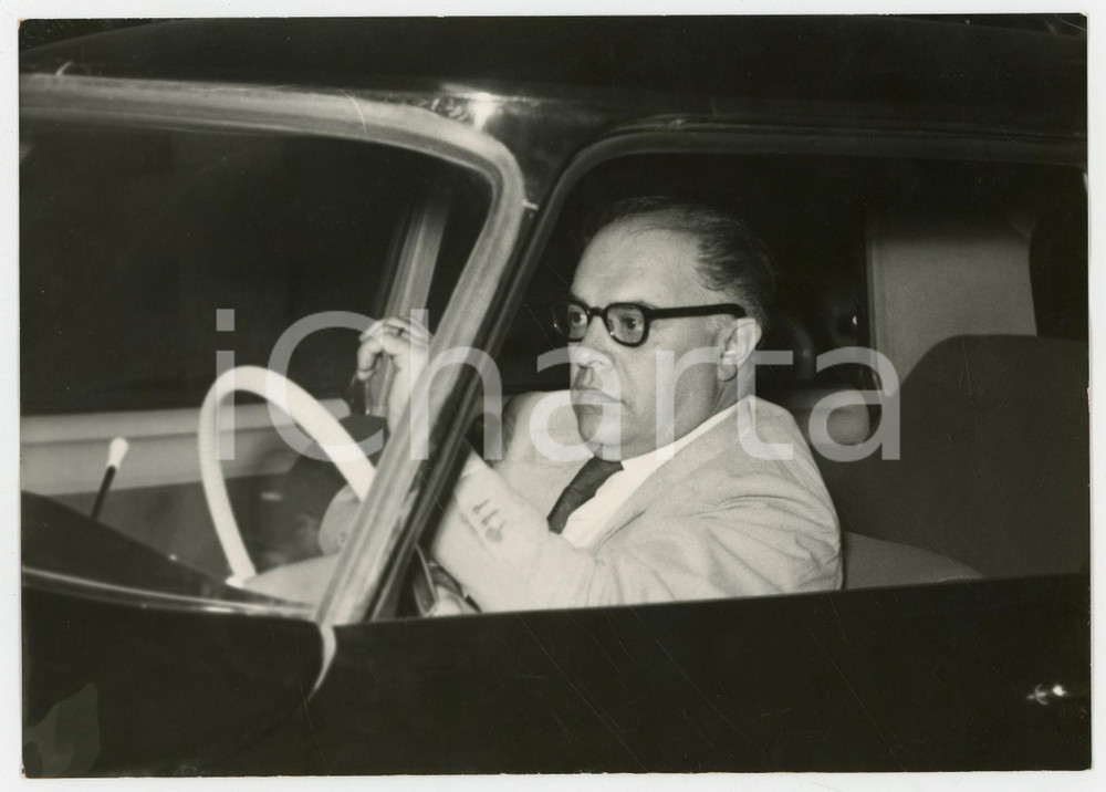 Fotografia d epoca originale 1959 ROMA Viale Tiziano  Carlo PONTI attende Sophia LOREN in macchina Foto 1