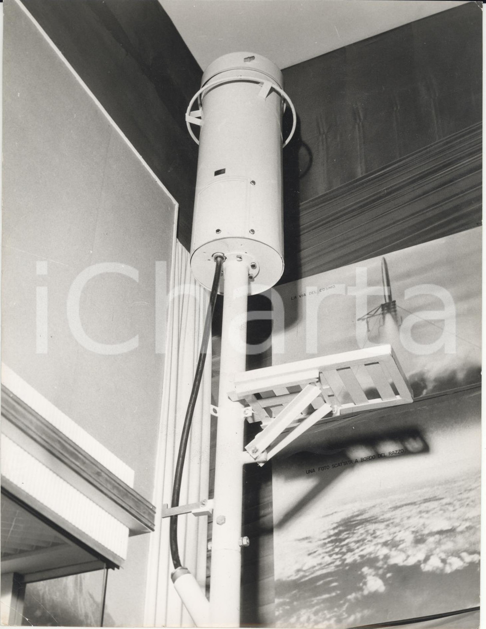 Fotografia d epoca originale 1958 MILANO FIERA CAMPIONARIA Padiglione URSS parte del razzo cosmico Foto 1