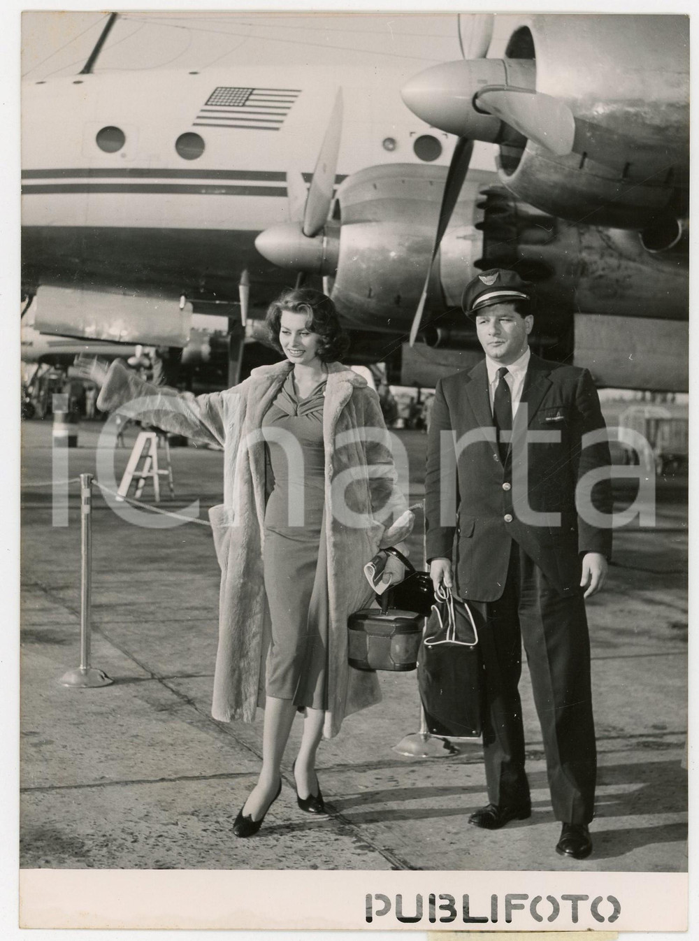 Fotografia d epoca originale 1959 ROMA Ciampino Sophia LOREN in partenza per Madrid per Orgoglio e passione 1