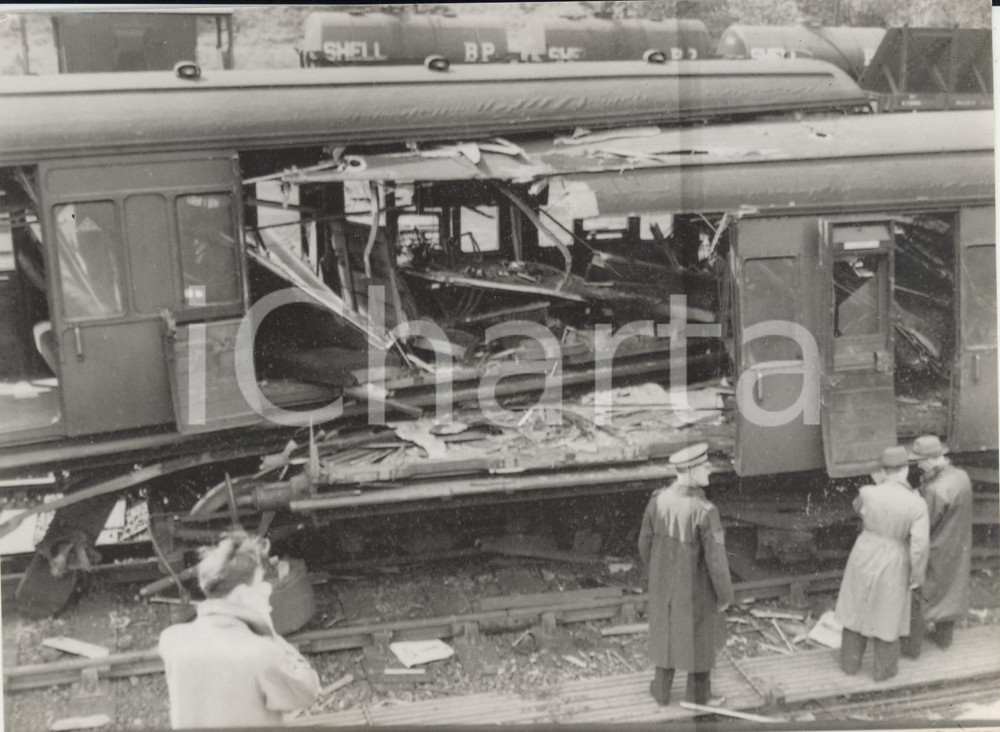 Fotografia d epoca originale 1958 ARKLESTON Junction Coaches wrecked after train collision near Paisley Foto 1