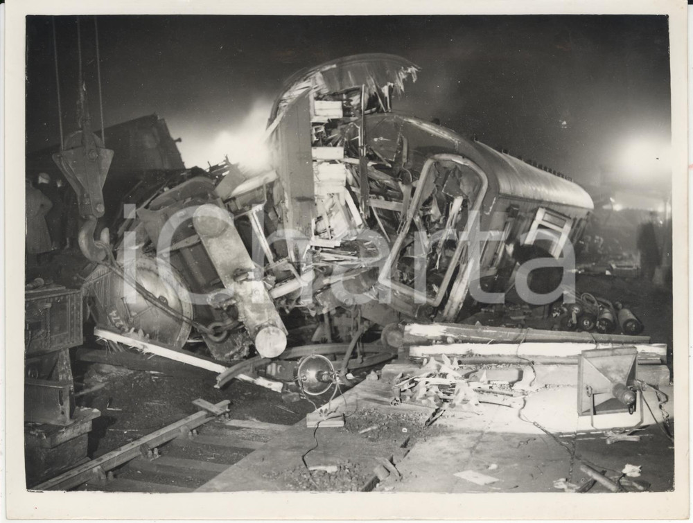 Fotografia d epoca originale 1955 SUTTON COLDFIELD Coaches wrecked after train collision Photo 20x15 cm 1