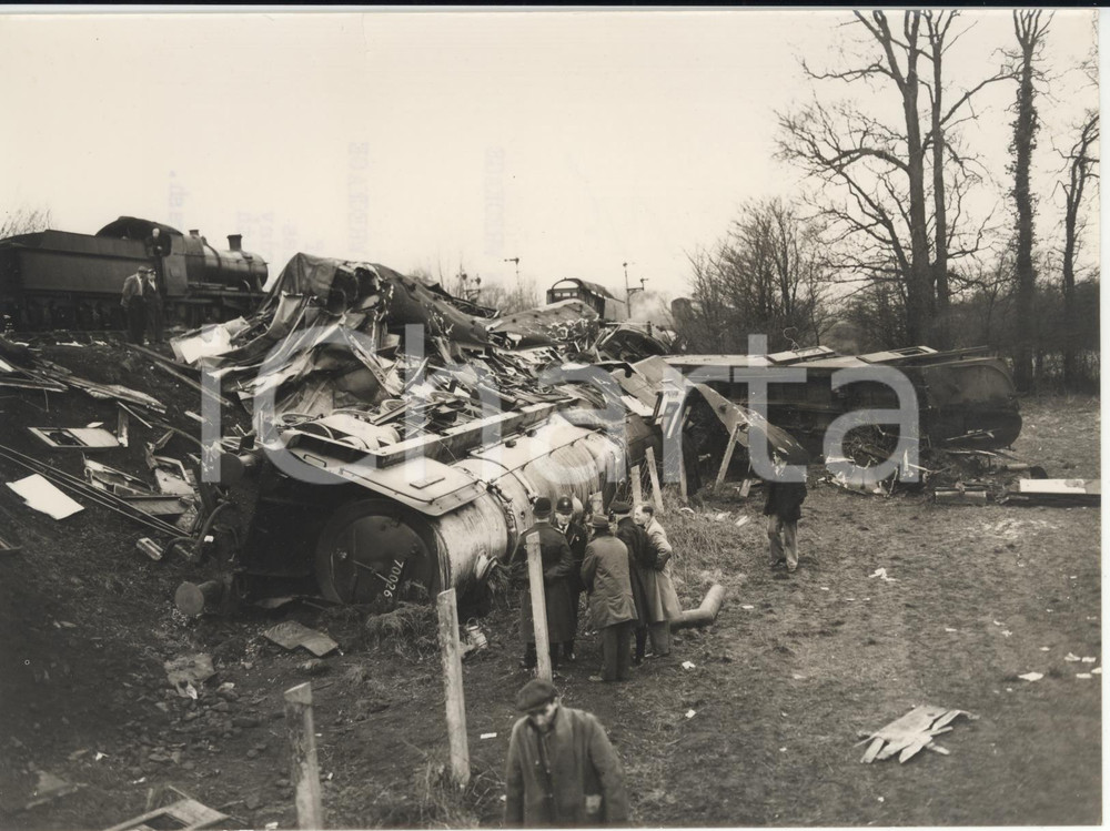 Fotografia d epoca originale 1955 MILTON UK Locomotive POLAR STAR and wrecked coaches Photo 20x15 cm 1