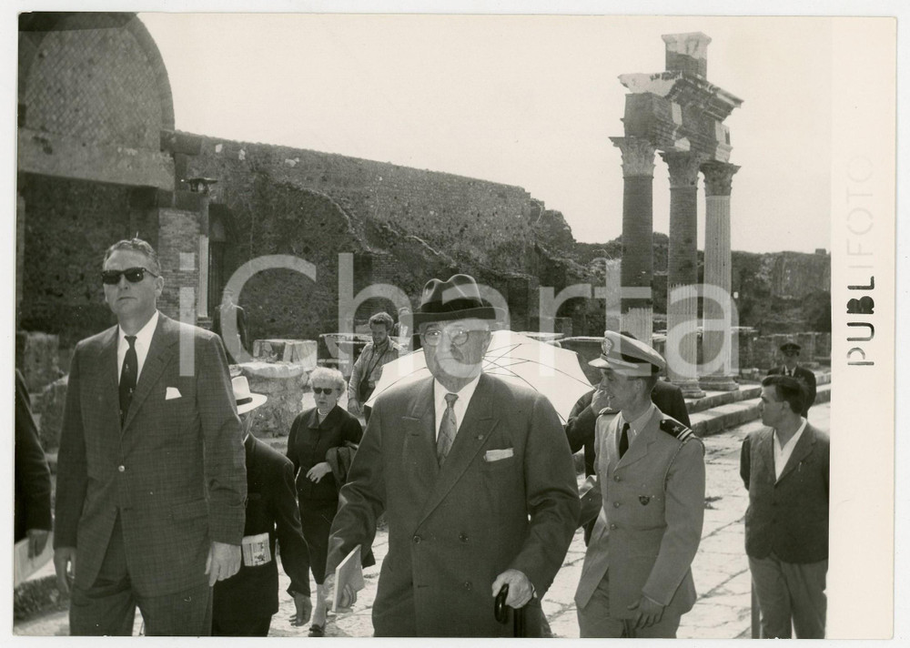 Fotografia d epoca originale 1956 POMPEI Il presidente Harry TRUMAN in visita agli scavi  archeologici Foto 1