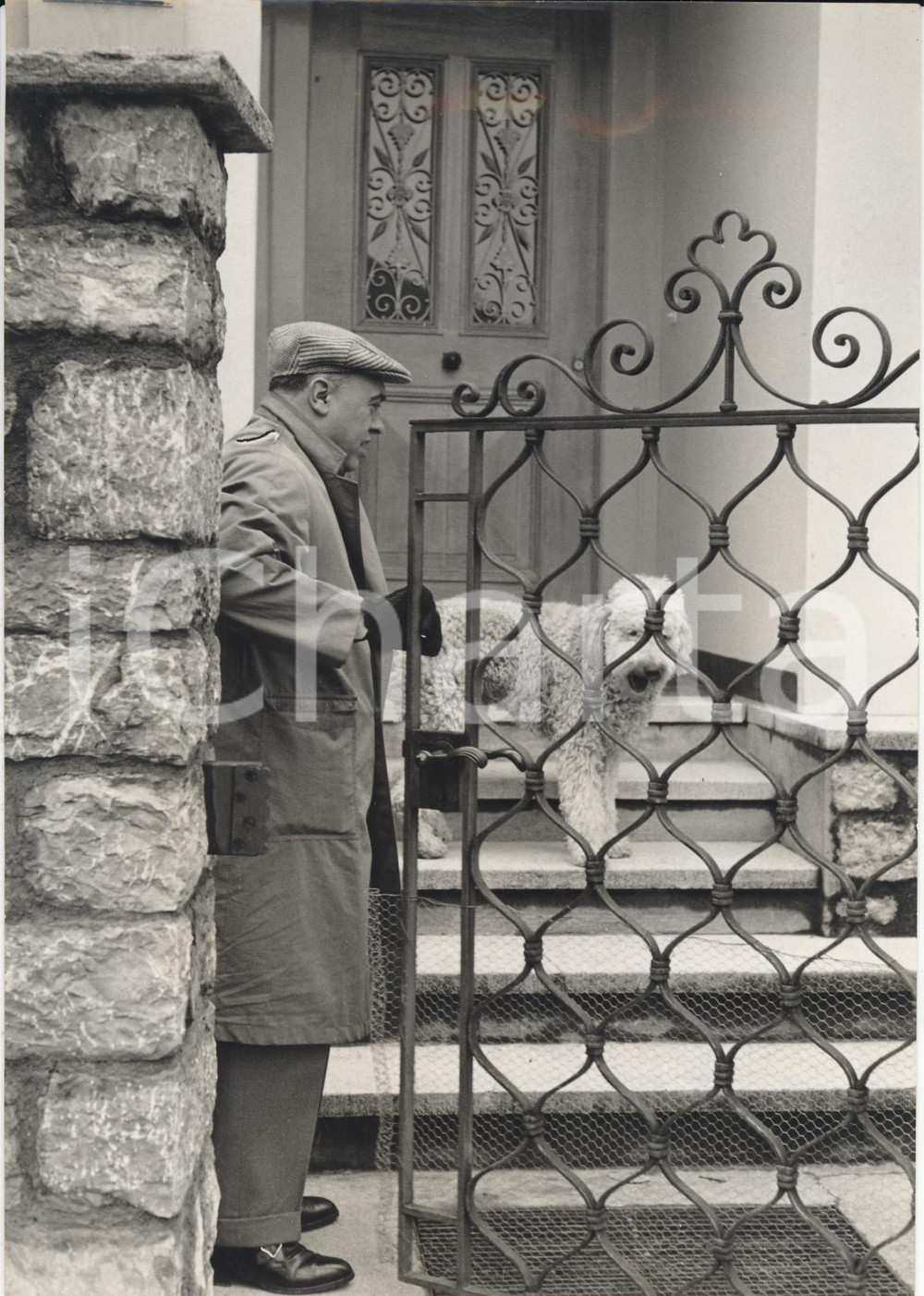 Fotografia d epoca originale 1959 BÃœRGENSTOCK CH  Carlo PONTI a passeggio con il cane Foto 18x24 cm 1