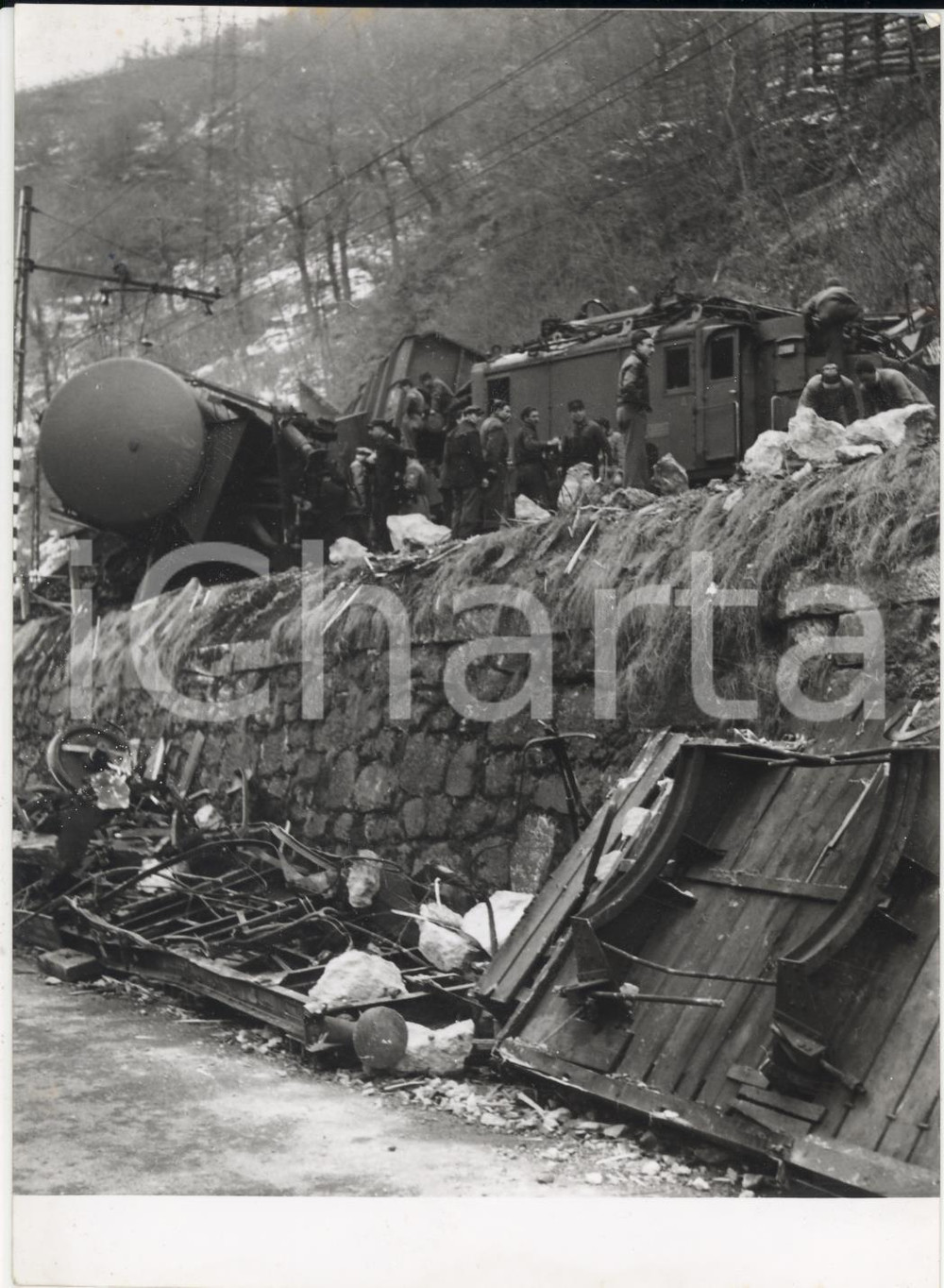 Fotografia d epoca originale 1955 CARDANO BZ Incidente Ferroviario  Treno merci deragliato Foto 13x18 cm 1