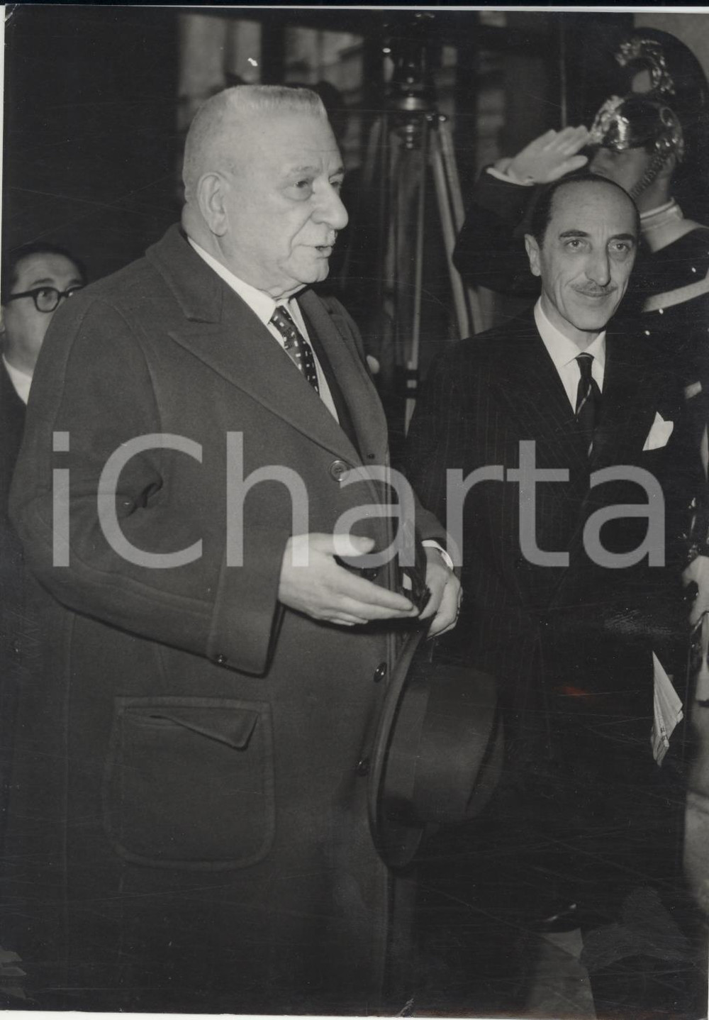 Fotografia d epoca originale 1954 ROMA Quirinale  Crisi di Governo  Raffaele DE CARO del PLI Foto 13x18 cm 1
