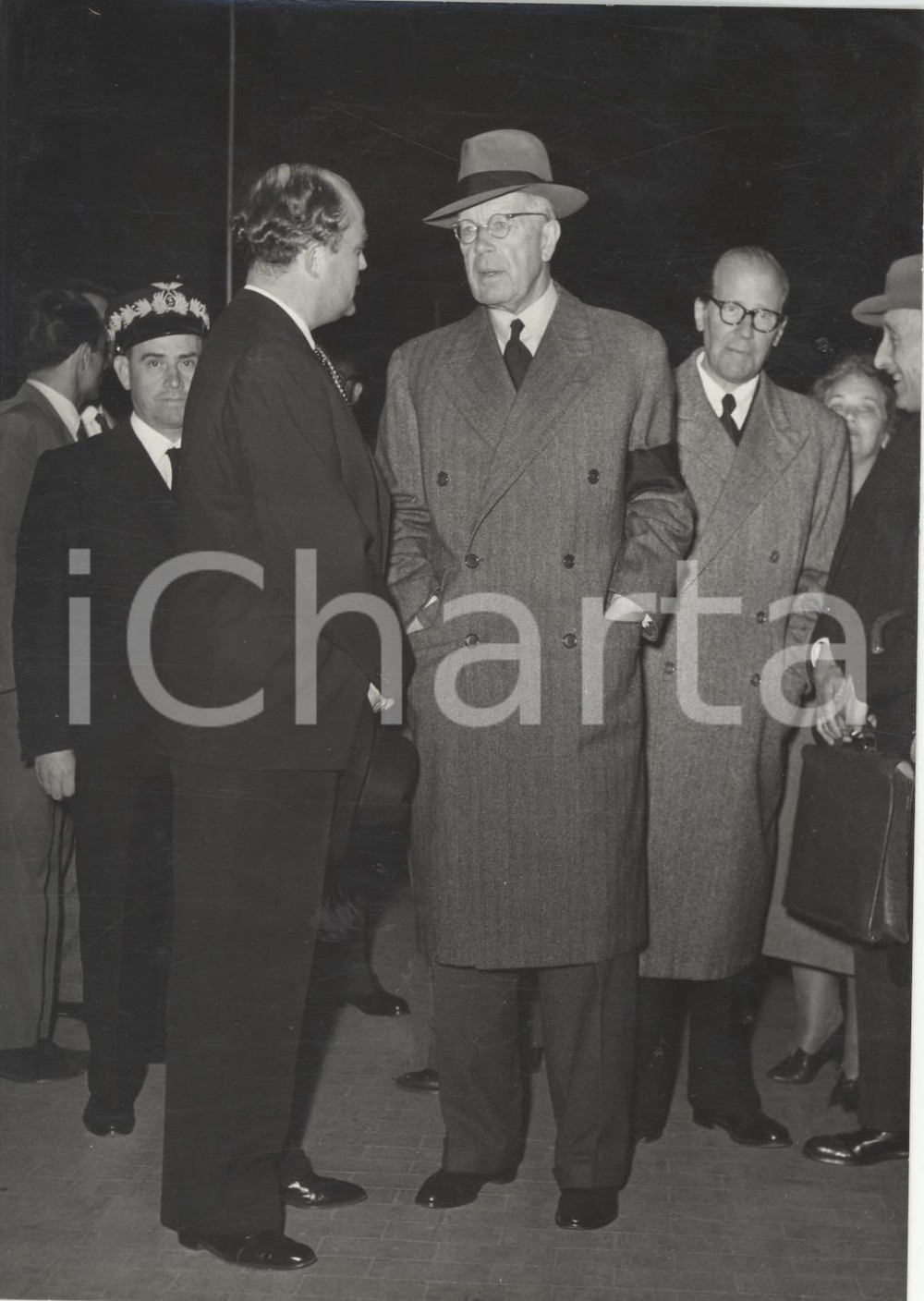 Fotografia d epoca originale 1953 ROMA Stazione Termini  Re Gustavo VI di SVEZIA in vacanza Foto 13x18 cm 1