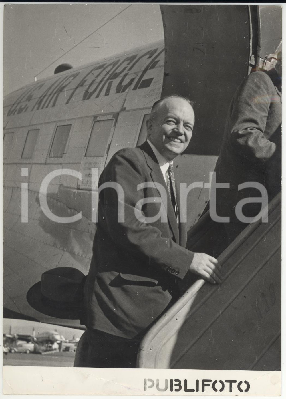 Fotografia d epoca originale 1954 ROMA Ciampino  Harold STASSEN in partenza su U.S. Air Force Foto 13x18 cm 1