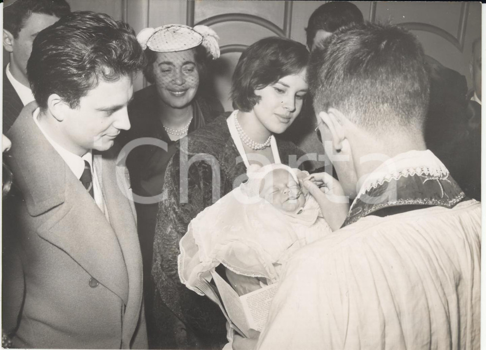 Fotografia d epoca originale 1956 ROMA Antonella LUALDI e Franco INTERLENGHI al battesimo della figlia Stella 1