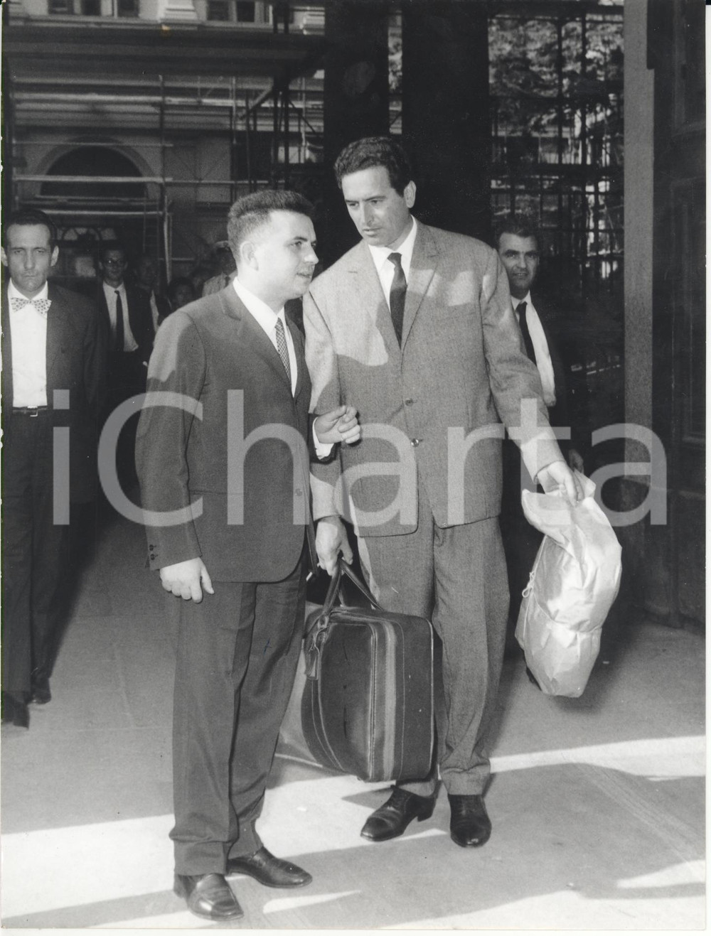 Fotografia d epoca originale 1966 MILANO Processo banda Via Montenapoleone  Imputati escono da San Vittore 1