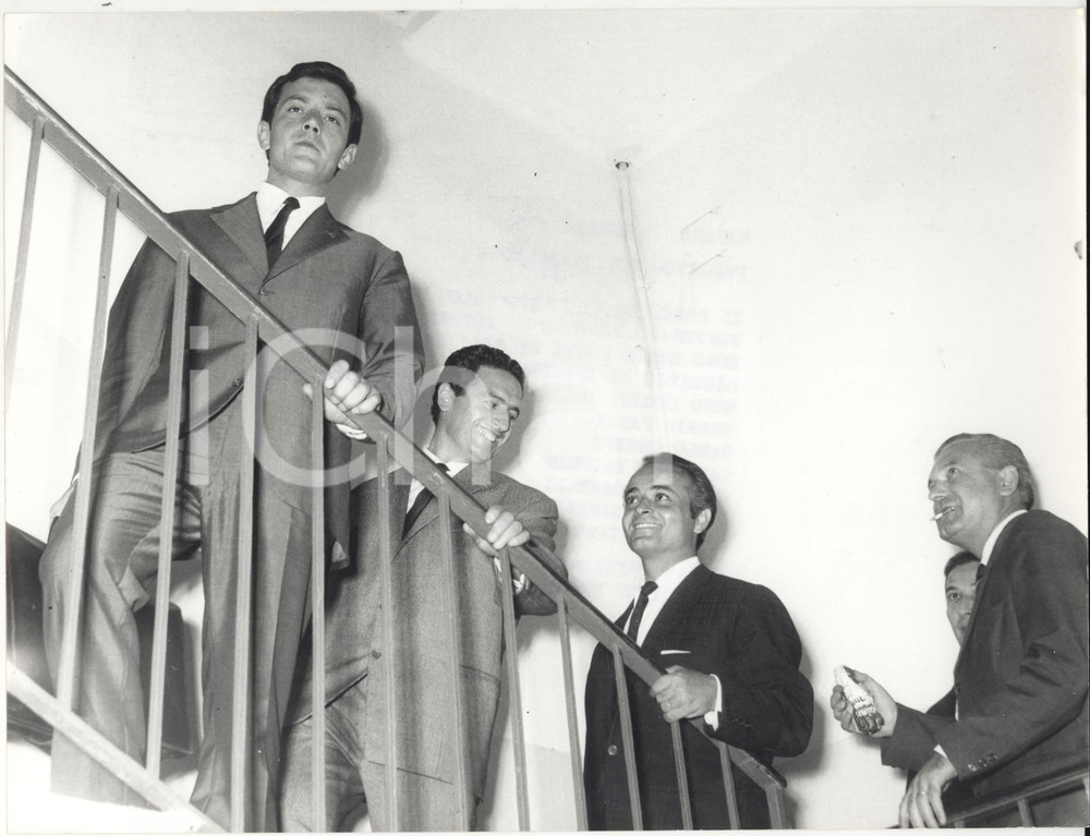 Fotografia d epoca originale 1966 MILANO Banda Via Montenapoleone  Guido BERGAMELLI con clan dei Marsigliesi 1