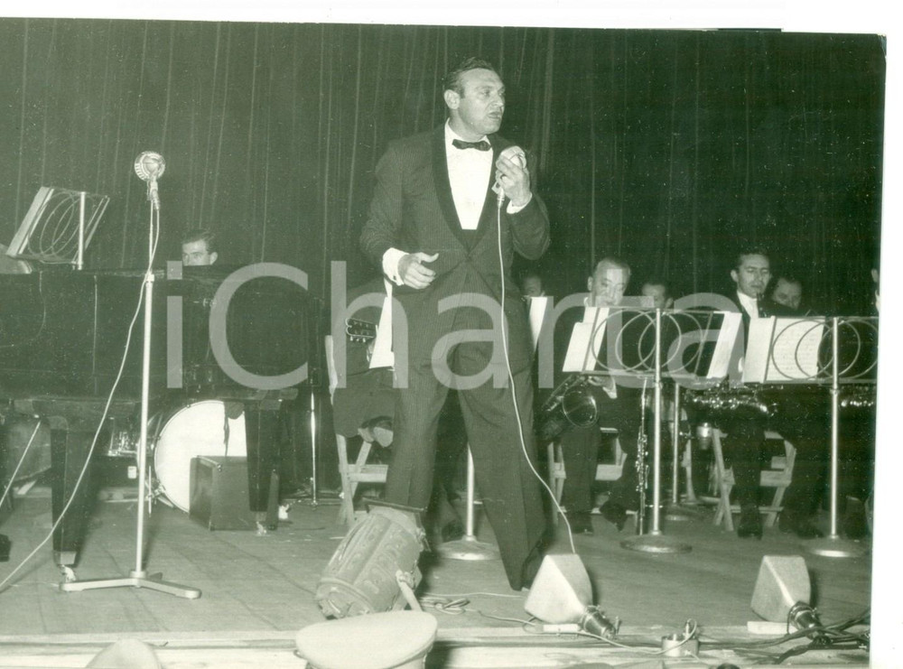 Fotografia d epoca originale 1957 MILANO Palazzo del Ghiaccio  Prima esibizione di Frankie LAINE in Italia 1