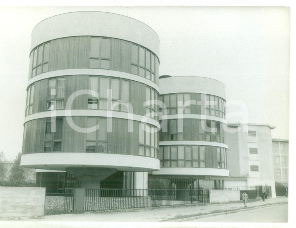 Fotografia d epoca originale 1961 MILANO Prime case circolari costruite da cooperativa di dipendenti statali 1
