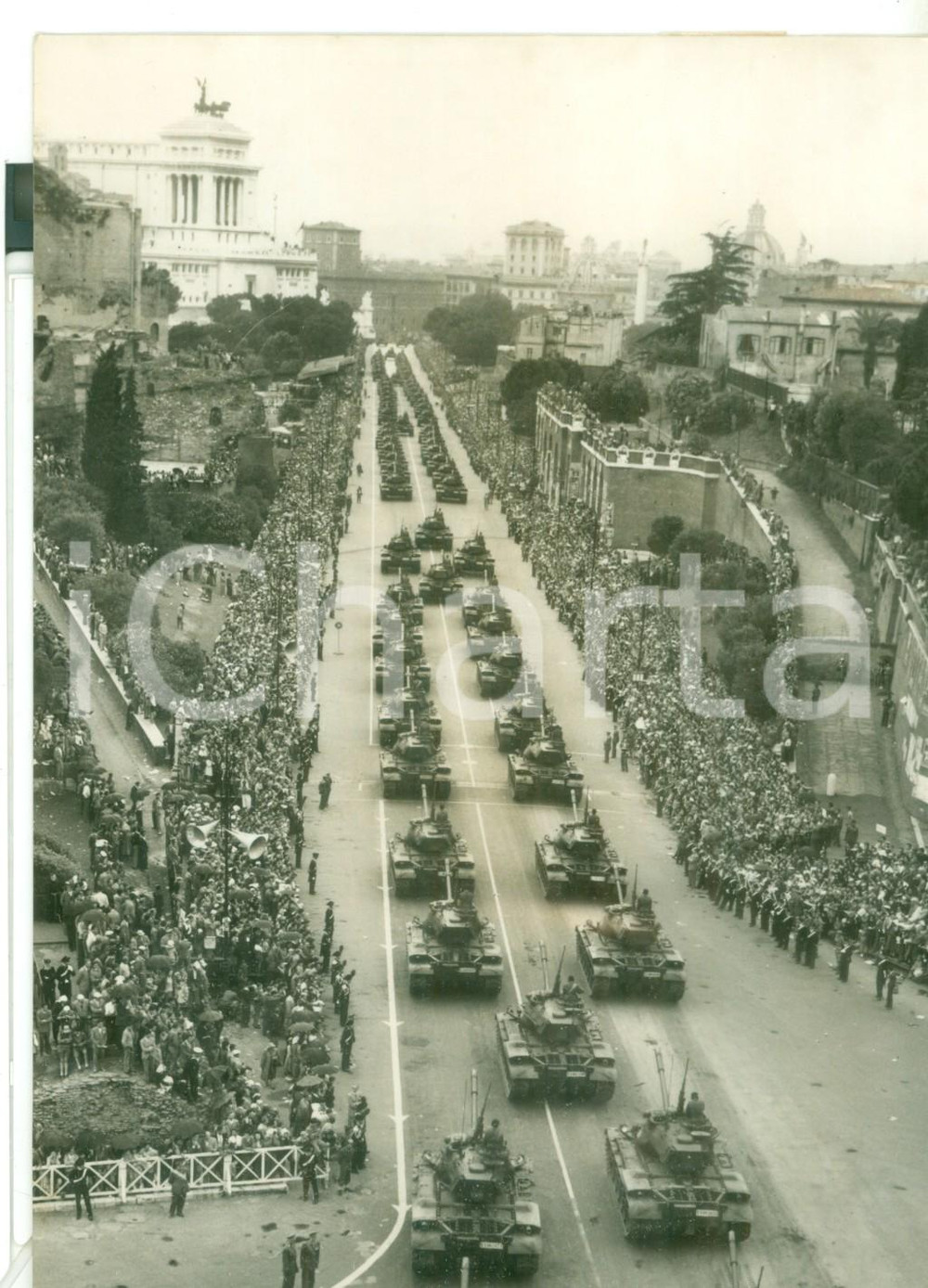 Fotografia d epoca originale 1953 ROMA Altare della Patria  Parata per il 7Â° anniversario della Repubblica 1