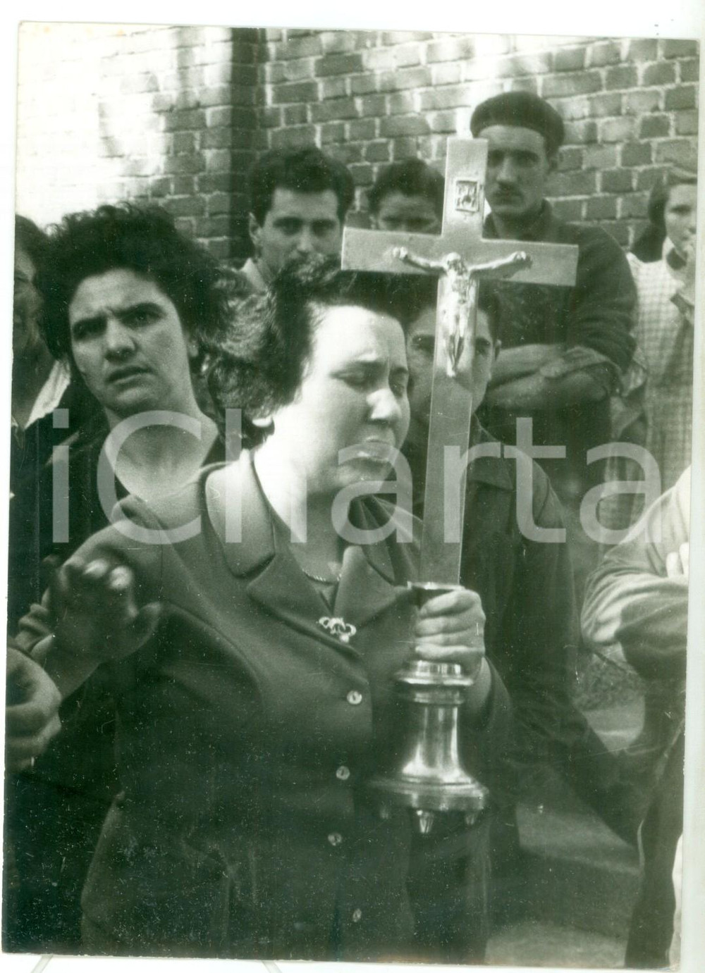 Fotografia d epoca originale 1956 TERRAZZANO DI RHO  Parente di uno degli ostaggi dei fratelli SANTATO 1