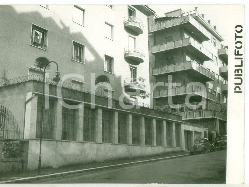 Fotografia d epoca originale 1955 ROMA Via Archimede  Nuova casa del Re FARUQ d Egitto in esilio  Foto 1