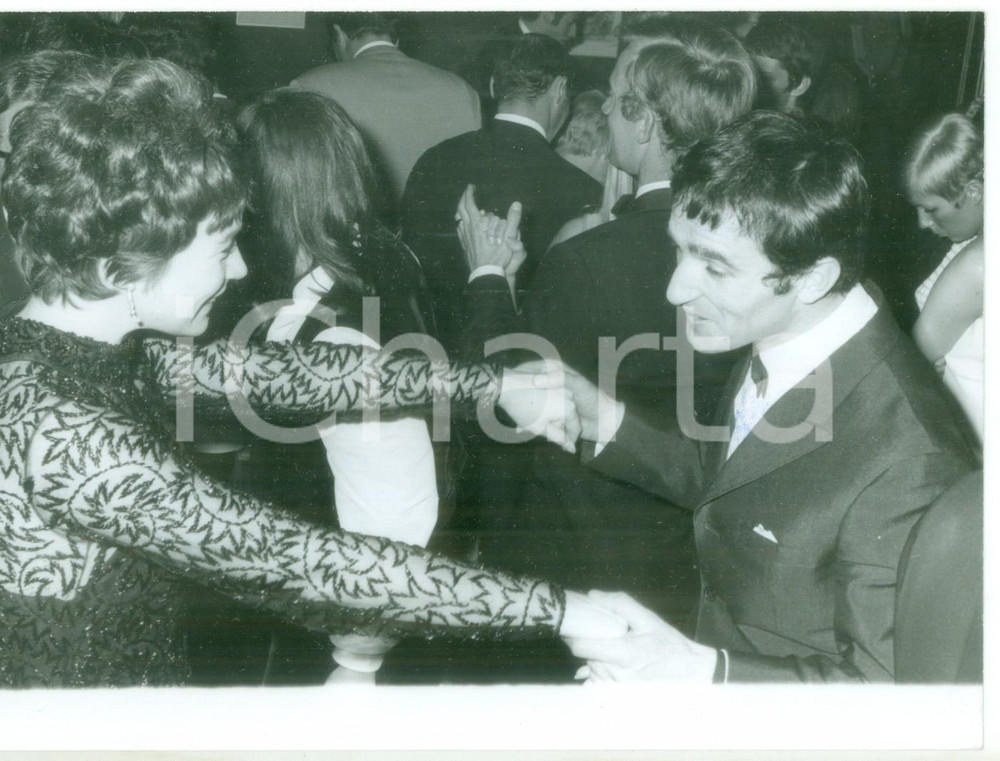 Fotografia d epoca originale 1967 CANNES Festival Cinema  Shirley MacLAINE balla con Bekim FEHMIU  Foto 1