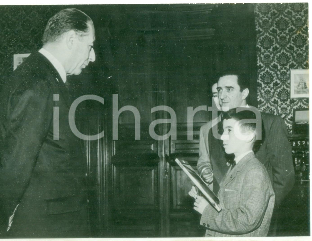 1963 ROMA - Ammiraglio Ernesto GIURIATI incontra un bambino per Natale - Foto
