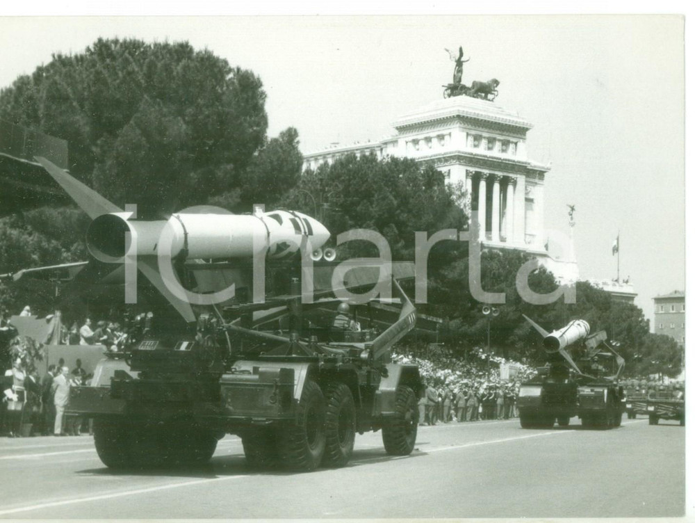 Fotografia d epoca originale 1959 ROMA Fori Imperiali  Parata per la festa della Repubblica  Foto 18x13 cm 1