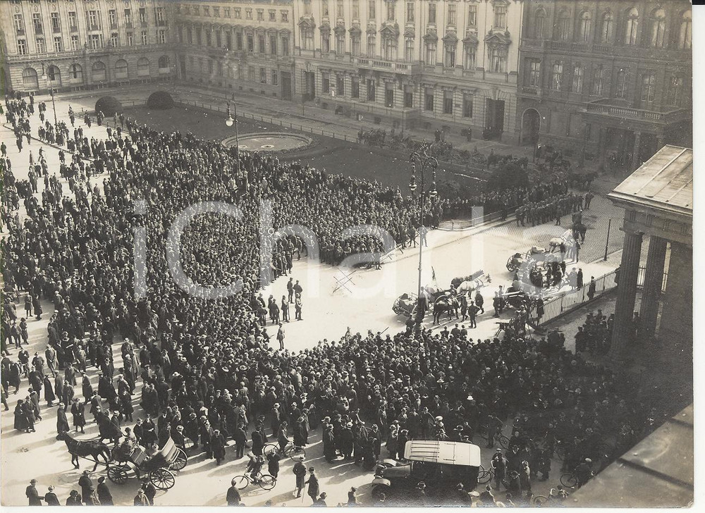 Fotografia d epoca originale 1920 KAPP PUTSCH Ehrhardt Brigade at Brandenburg Thor REAL PHOTO cm 16x12 1