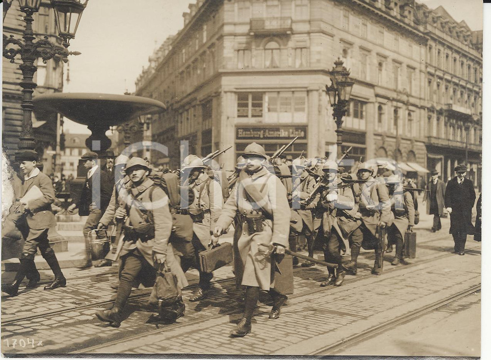 Fotografia d epoca originale 1920 FRANKFURTAMMAIN French occupation troops  REAL PHOTO 16x12 1