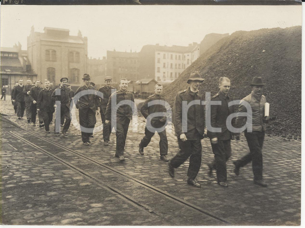 Fotografia d epoca originale 1920 BERLIN Technische nothilfe in gaswork. Die freiwilligen REAL PHOTO cm16x12 1