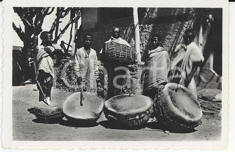 Fotografia d epoca originale 1935ca A.O.I. ETIOPIA Ritratto di ragazzi con negarit VERA PHOTO cm 9X5,8 1
