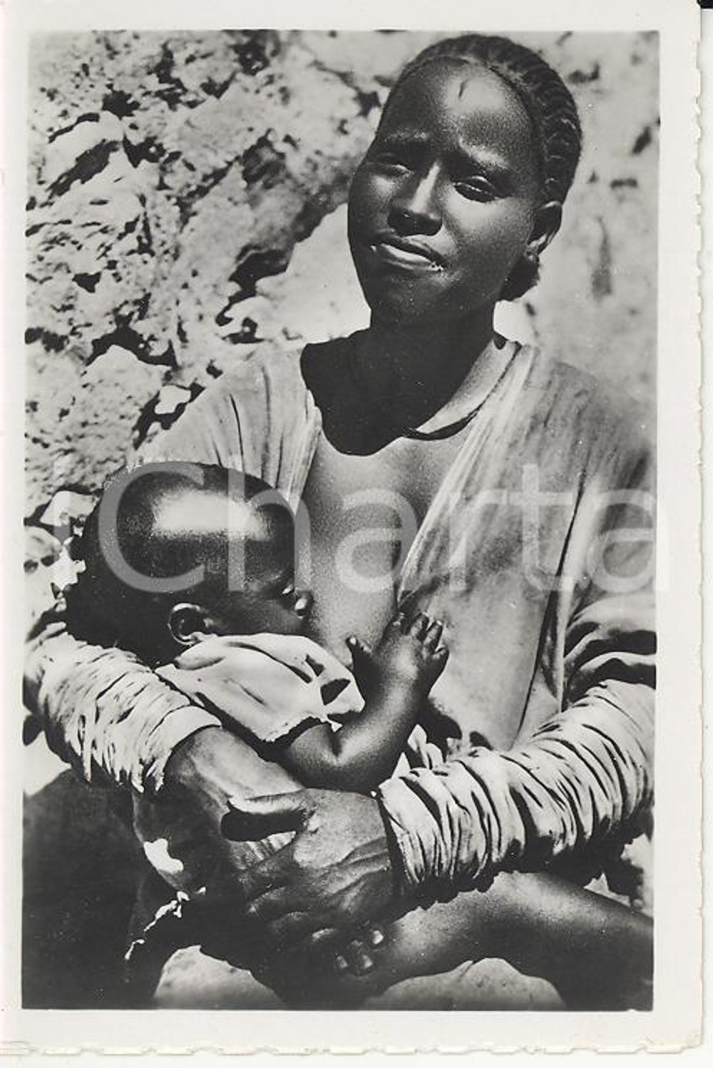 Fotografia d epoca originale 1935ca A.O.I. ETIOPIA Ritratto di una madre con neonato VERA PHOTO cm 9X5,8 1