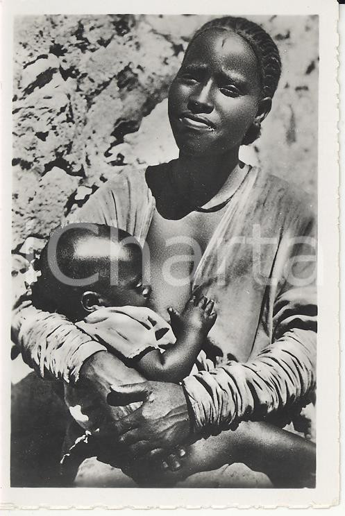 Fotografia d epoca originale 1935ca A.O.I. ETIOPIA Ritratto di una madre con neonato VERA PHOTO cm 9X5,8 1
