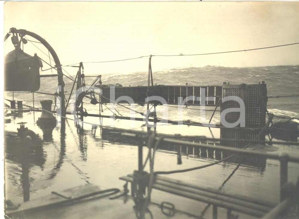 Fotografia d epoca originale 1913 OCEANO ATLANTICO Coperta R. N. DANTE ALIGHIERI durante un uragano FOTO RARA 1