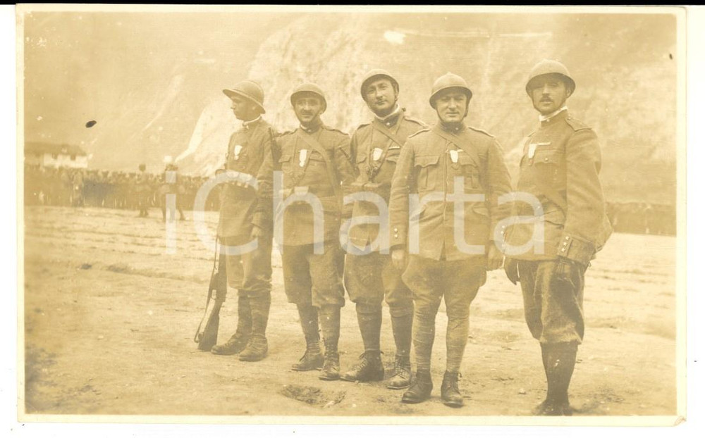Fotografia d epoca originale 1920 ca AREA DI TRIESTE ? Ufficiali minori durante cerimonia militare Foto 1