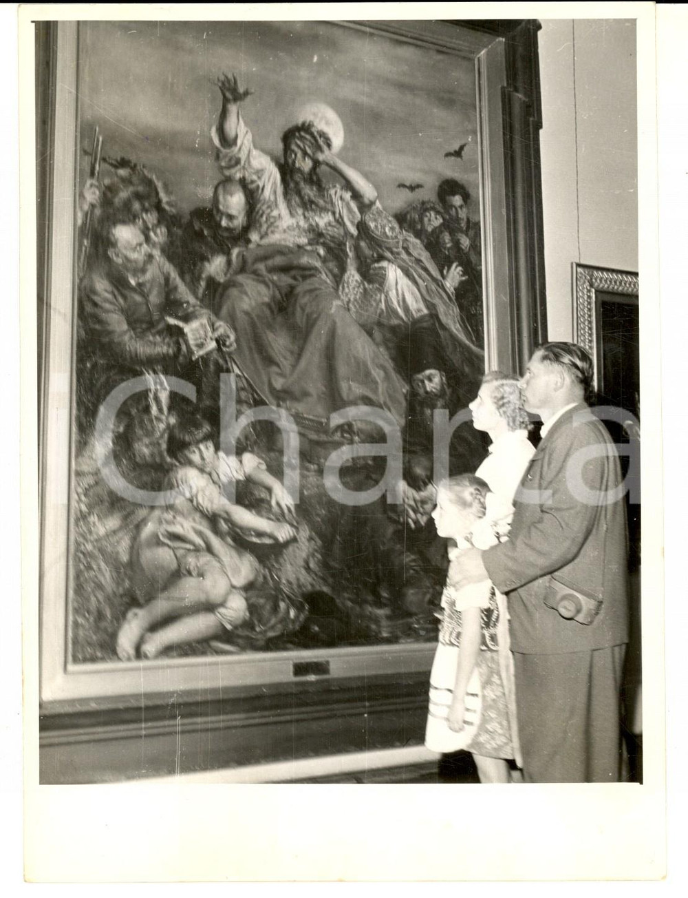 Fotografia d epoca originale 1954 CRACOVIA Famiglia operaia Fonderia LENIN in visita al Museo Nazionale Foto 1
