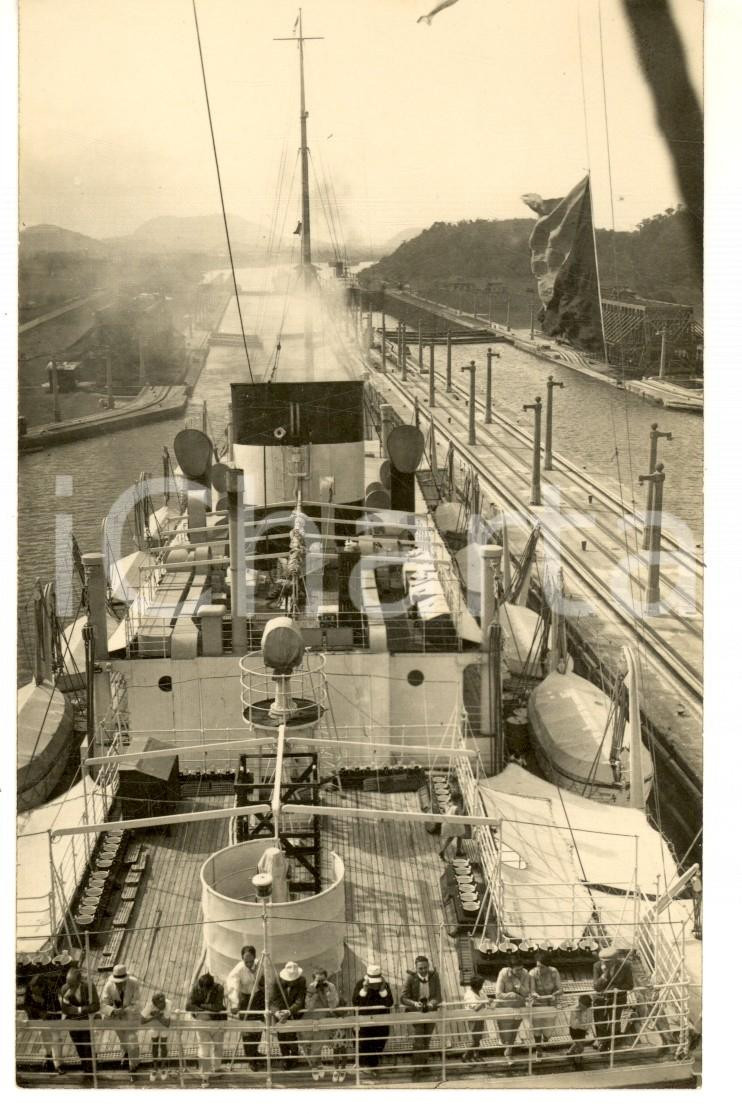 Fotografia d epoca originale 1930 ca MARINA ITALIANA Partenza di un transatlantico dal porto Foto cartolina 1