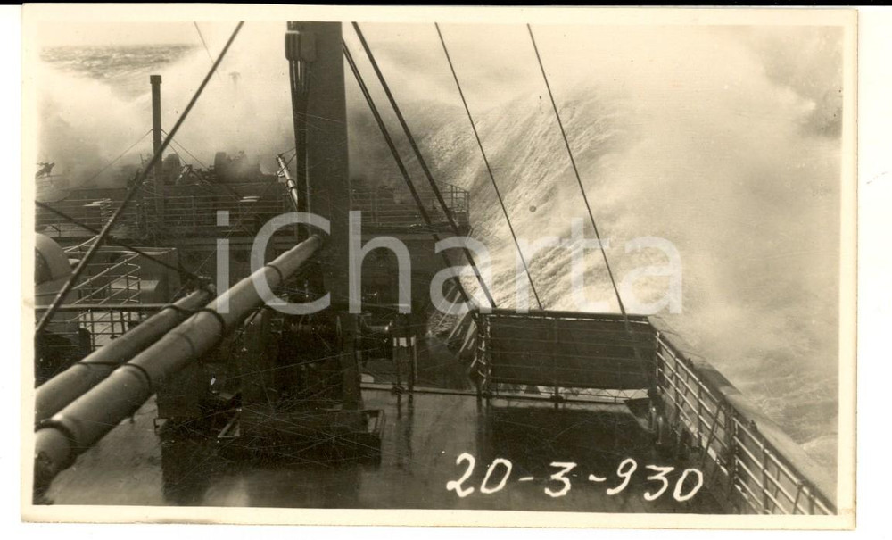 Fotografia d epoca originale 1930 ca OCEANO ATLANTICO Tempesta si abbatte su un transatlantico italiano Foto 1