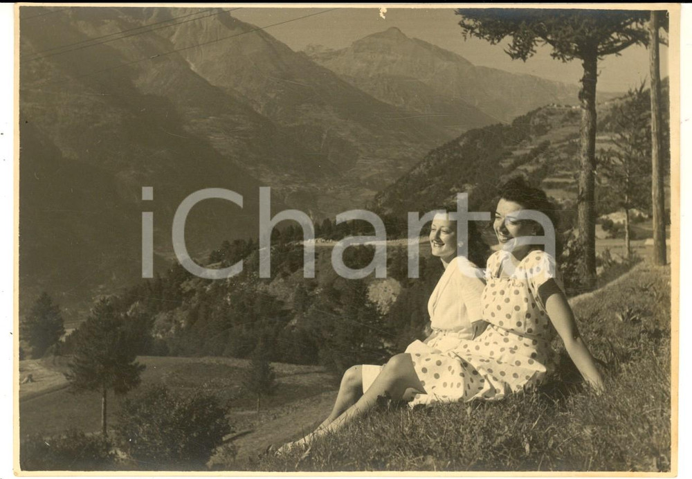 Fotografia d epoca originale 1949 SAUZE D OULX Ritratto di due giovani donne in montagna  Foto VINTAGE 16x11 1