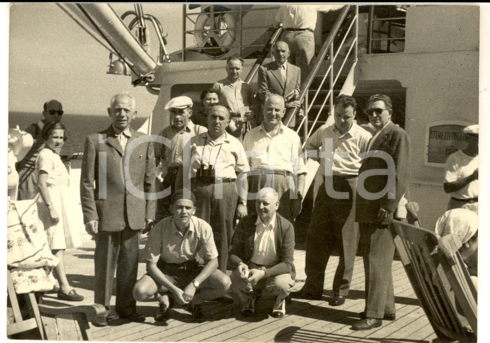 Fotografia d epoca originale 1960 ca BARCELLONA Viaggiatori sul ponte della CONTE BIANCAMANO Foto 15x10 1