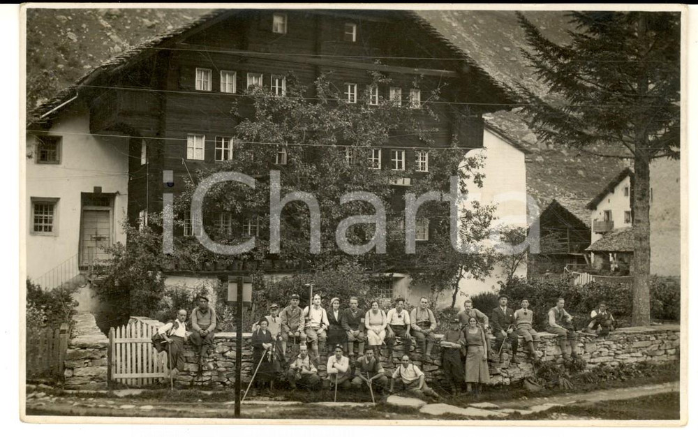 Fotografia d epoca originale 1933 TRENTINO ? Escursionisti presso una baita Foto cartolina VINTAGE 1