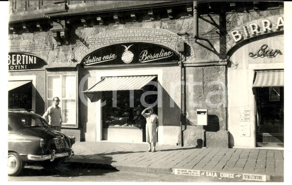 Fotografia d epoca originale 1960 ca GENOVA Veduta con negozio di cappelli BORSALINO  Foto VINTAGE 18x12 1