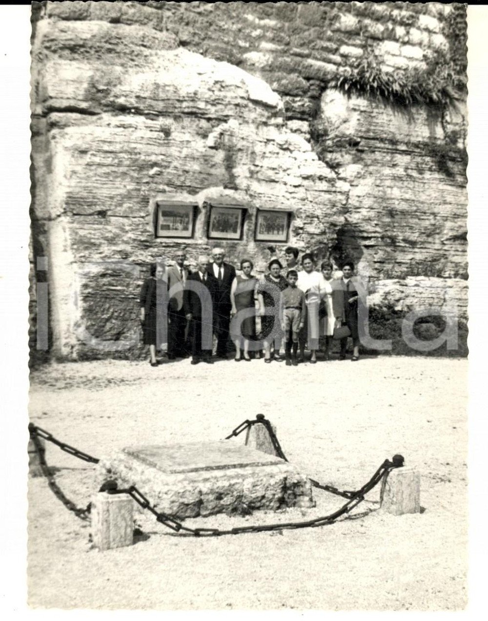 Fotografia d epoca originale 1966 TRENTO Castello del Buonconsiglio  Reduci in visita Foto 10x15 cm 1