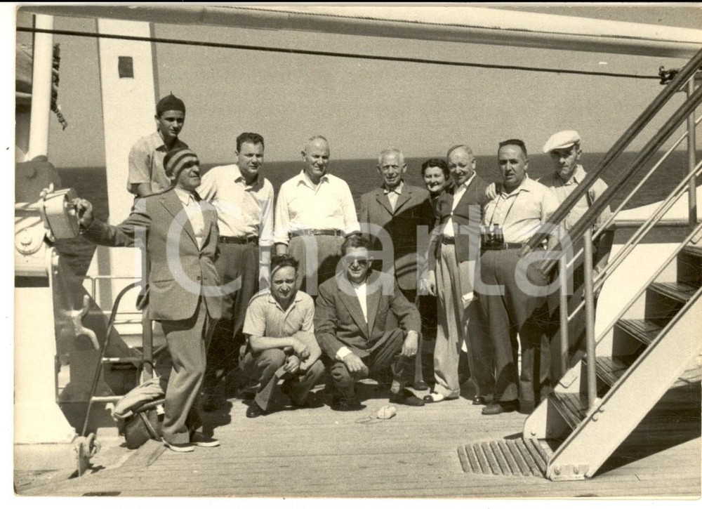 Fotografia d epoca originale 1960 ca BARCELLONA Crocieristi in viaggio su nave CONTE BIANCAMANO Foto 15x10 1