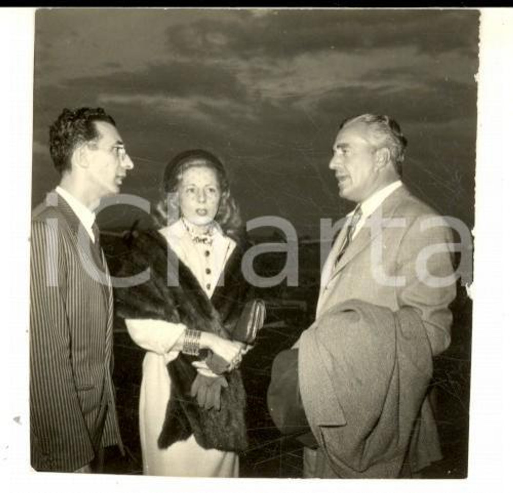 Fotografia d epoca originale 1953 ROMA CIAMPINO Vittorio DE SICA e Maria MERCADER all arrivo Foto 6x6 cm 1