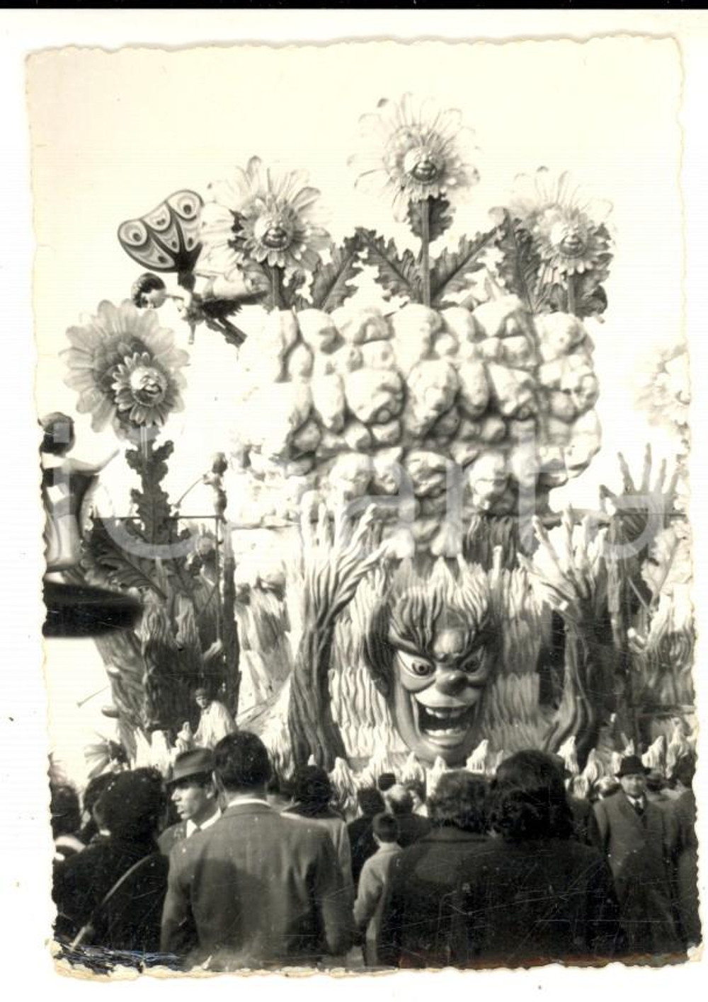 Fotografia d epoca originale 1960 ca VIAREGGIO CARNEVALE Carro allegorico girasoli animati Foto VINTAGE 10x7 1