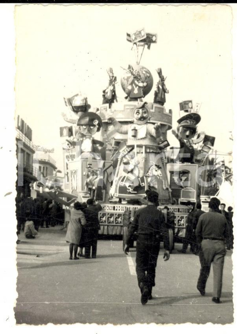 Fotografia d epoca originale 1960 ca VIAREGGIO CARNEVALE Carro allegorico giochi proibiti Foto VINTAGE 7x10 1